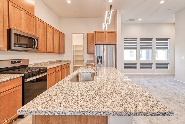 Building Photo - 643 Grey Saker St