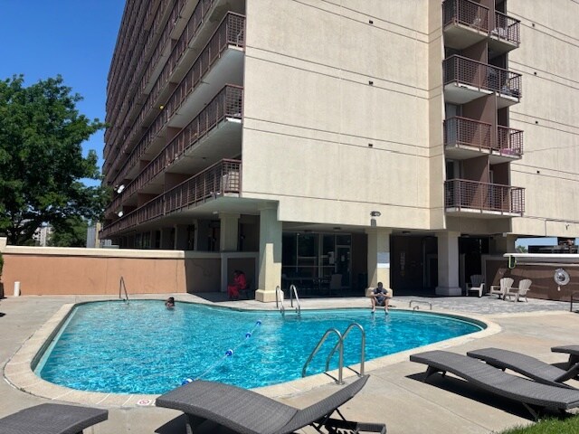 Seasonal pool - 2225 Buchtel Blvd