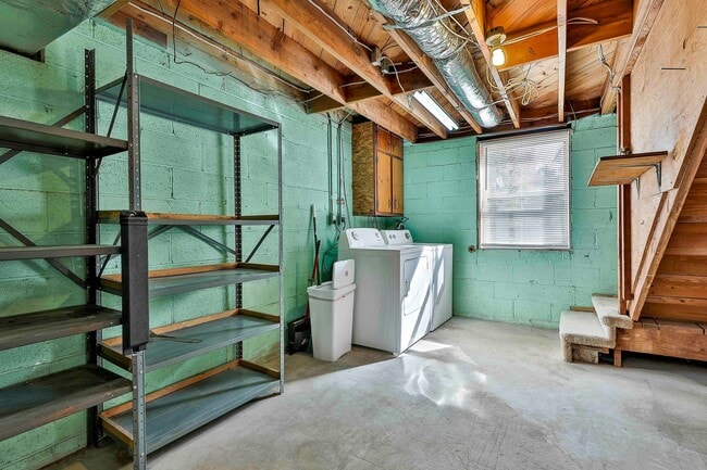 Building Photo - PROCUREMENT ONLY 334 Porter Road - Available Now! Ranch style home with spacious floor plan & bea...