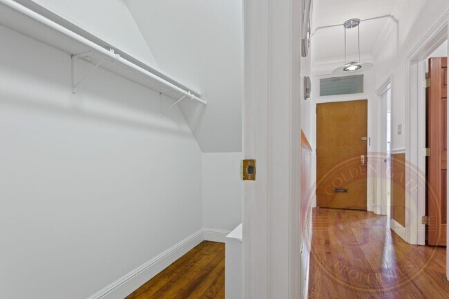 Building Photo - 1640-1642-1642 Leavenworth St