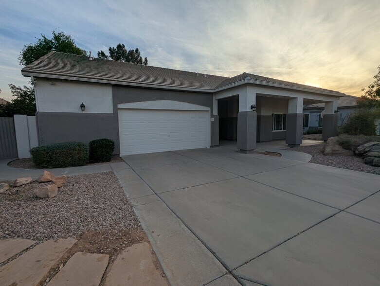 Building Photo - 267 E Smoke Tree Rd