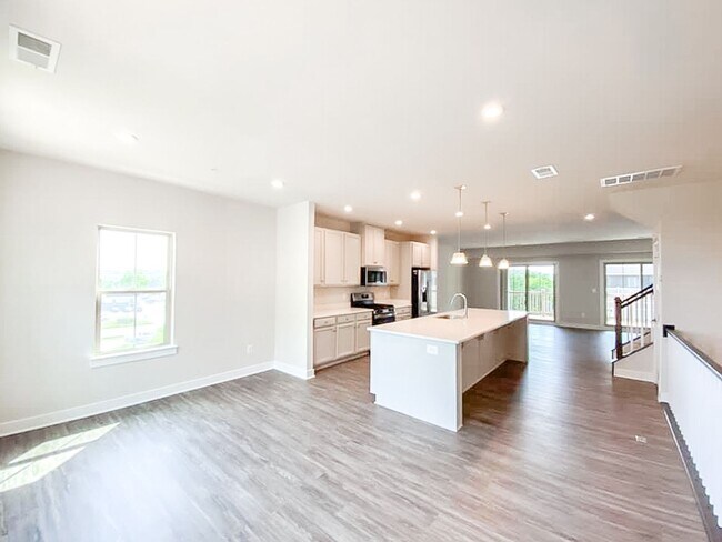 Building Photo - Immaculate & Stunning 3 Bedroom 2.5 Bathroom Brick, End-Unit Condo Style Townhome In Luxurious An...