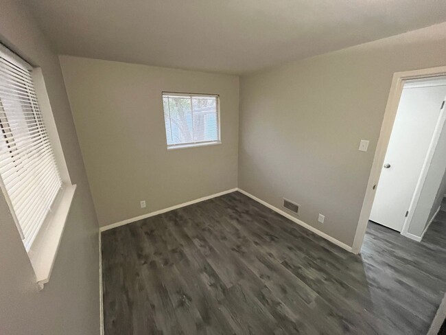 Building Photo - Newly Renovated Three Bedroom Coming Avail...