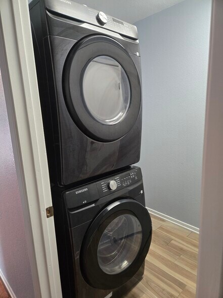Laundry - 4747 Camberley Ct
