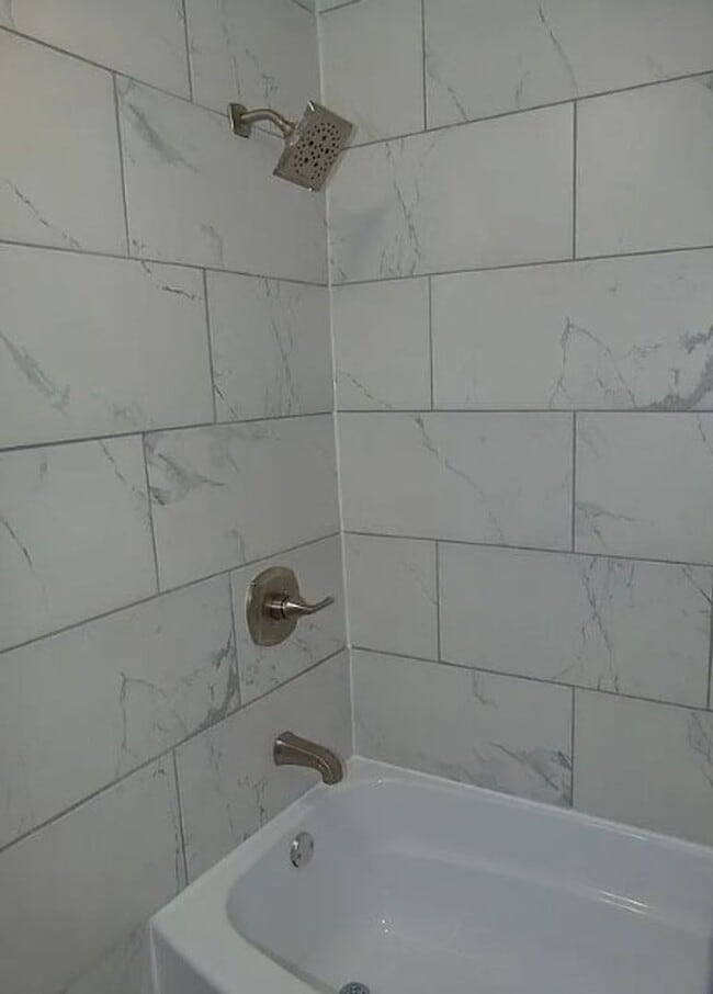 Building Photo - Rent reduced & Move-in Special! 1/2 off fi...