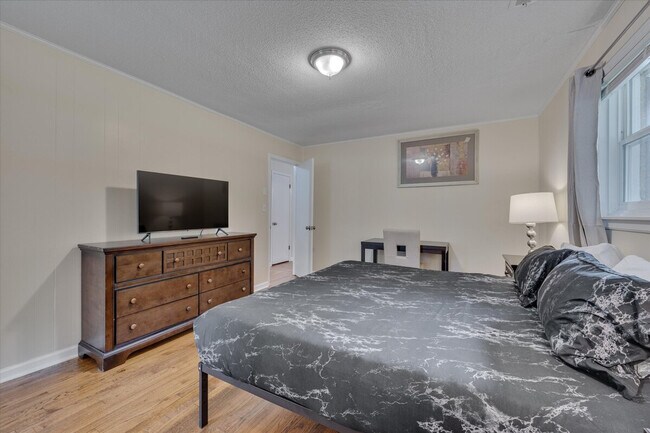 Building Photo - 210 Parthenia Dr