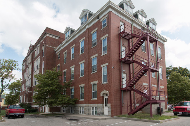 Building Photo - Sherman Manor