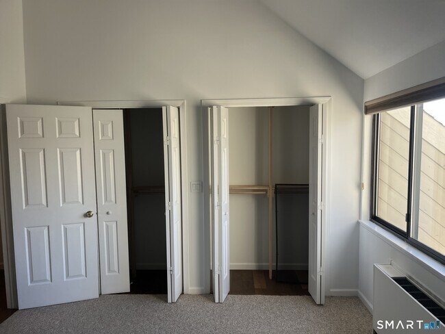 Building Photo - 9 River Rd