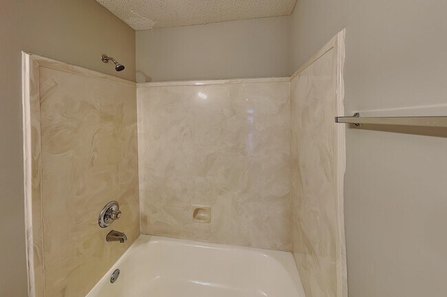 Building Photo - 1071 Red Fern Cir W