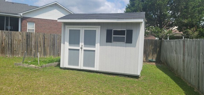 Building Photo - Beautiful 3 Bedro Brick Ranch Home w/ Bonus Room- Minutes from Interstate and Close to Shopping.