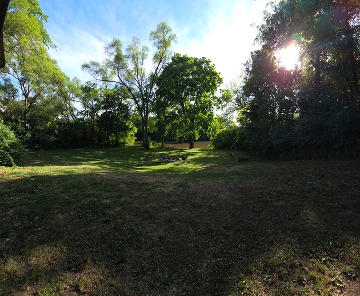 Backyard - 203 S Main St