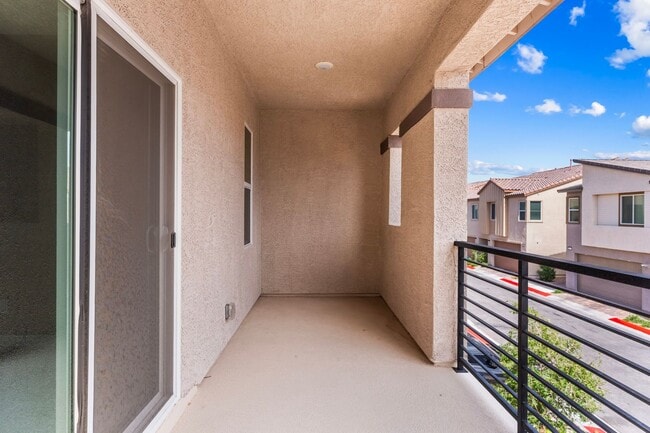 Building Photo - Beautiful 2 Story TownHome in Inspirada