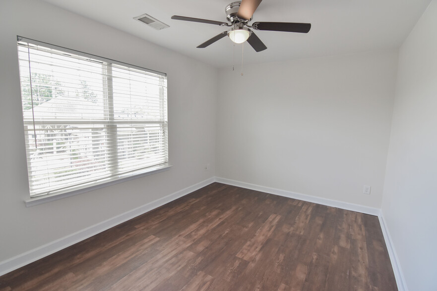 Building Photo - 2913 White Willow Rd