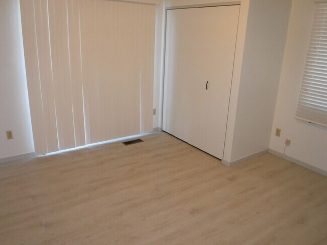 Building Photo - 9120 San Juan Pl
