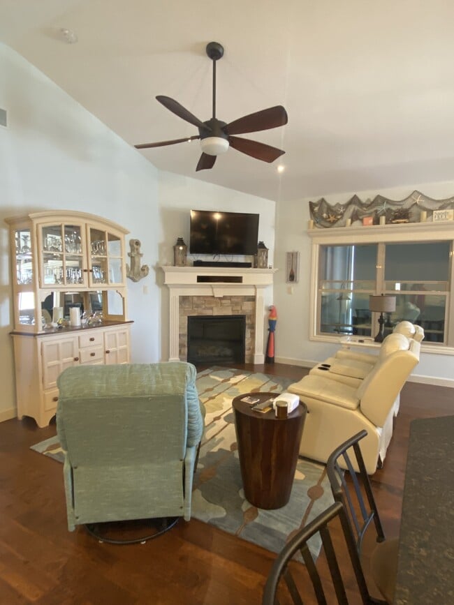 Building Photo - 287 Mission Bay DR