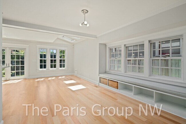 Building Photo - Exceptional Green Lake 3BR * Gorgeous In &...