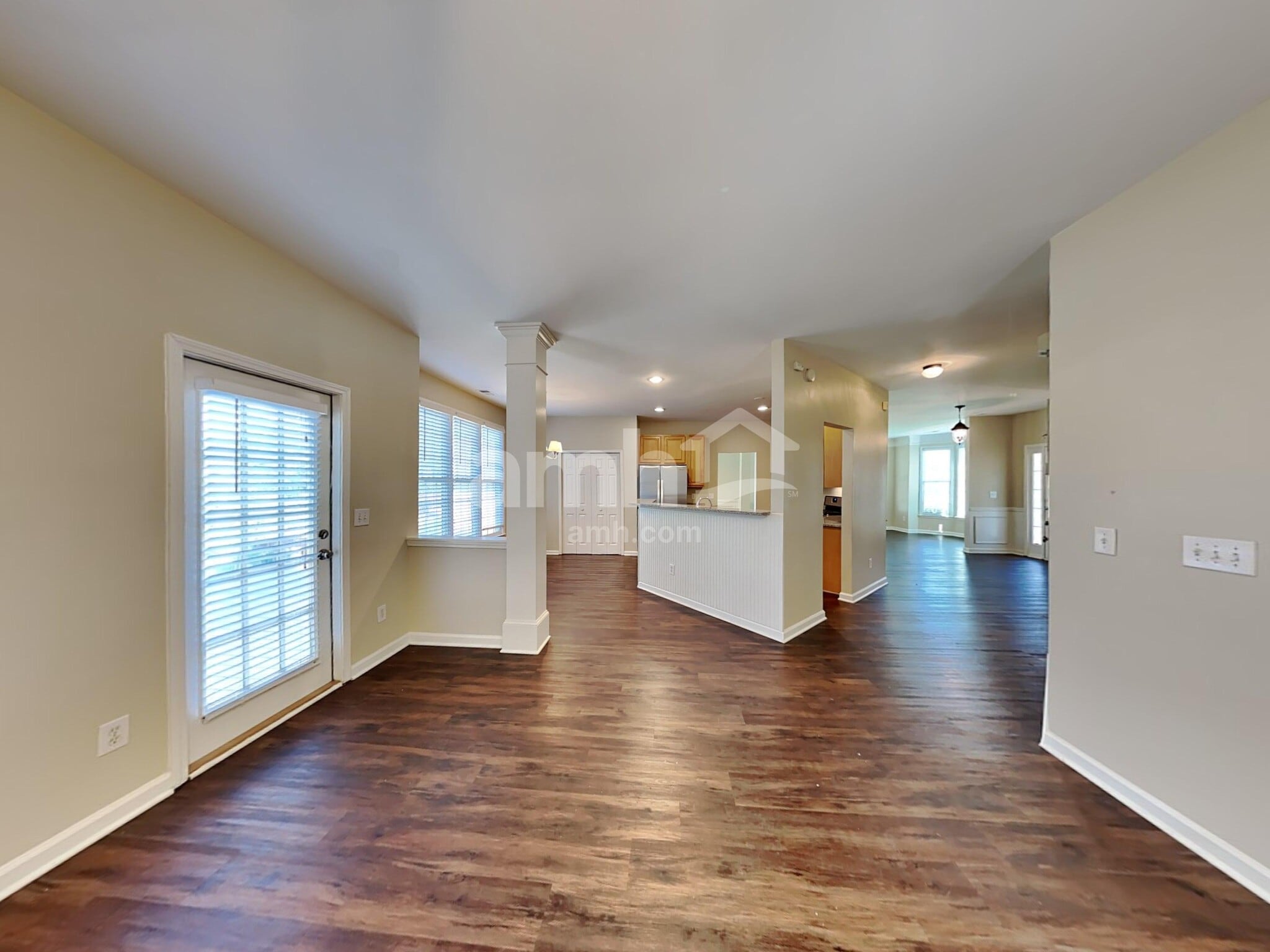 Building Photo - 2923 Villa Lake Dr