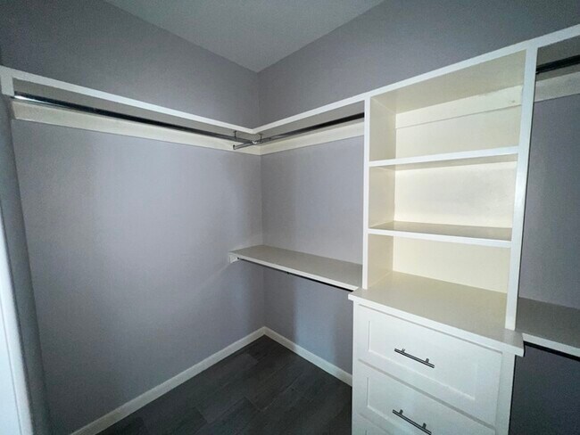 Building Photo - 1862 Castillo St