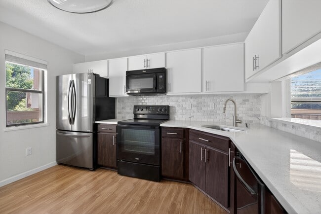 Building Photo - 1123 S Villa Way