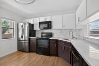 Building Photo - 1123 S Villa Way