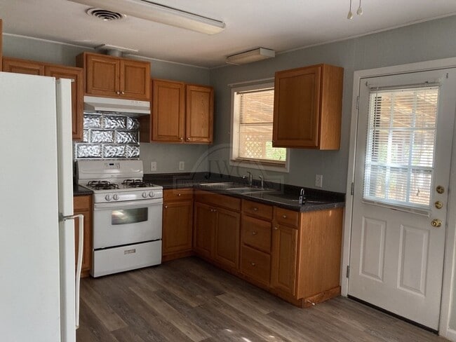 Building Photo - 303 Ridge St