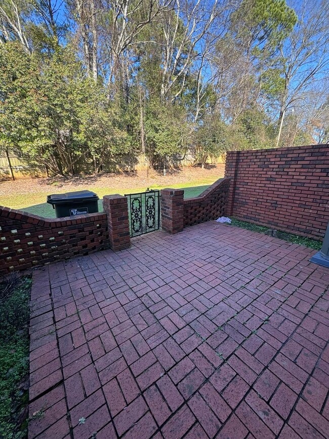 Building Photo - Spacious 2BR Townhome in Prime North of the River Location – Minutes from UA & Downtown