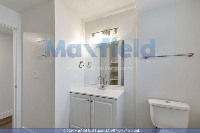 Building Photo - North Salt Lake 2 BD 1 BA Only $500 Deposi...