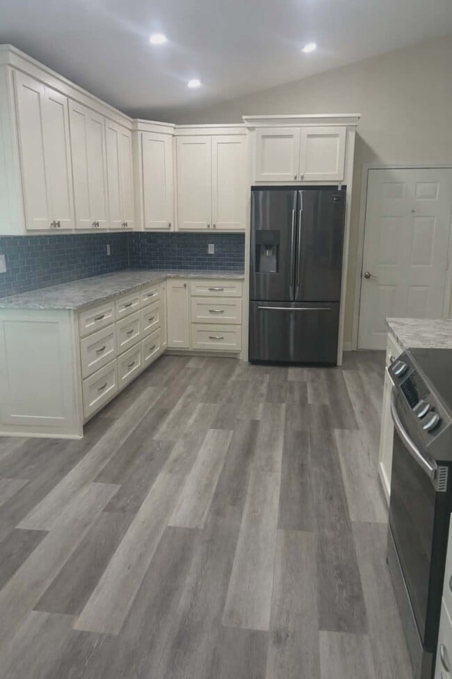 Building Photo - 79 Sherlock Dr