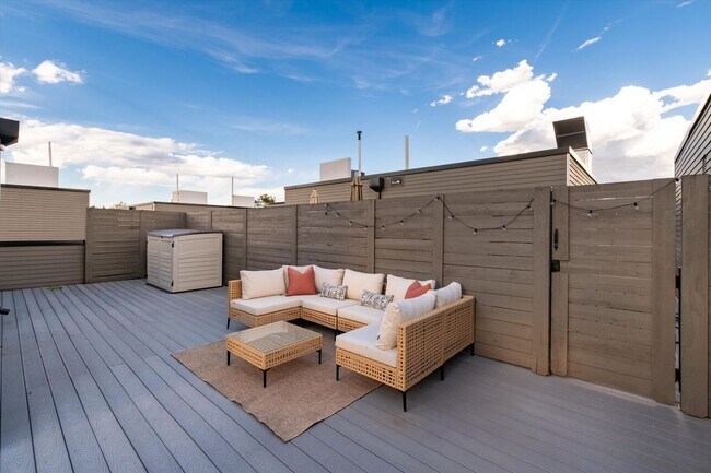 Building Photo - Beautiful West Wash Park home available NOW!