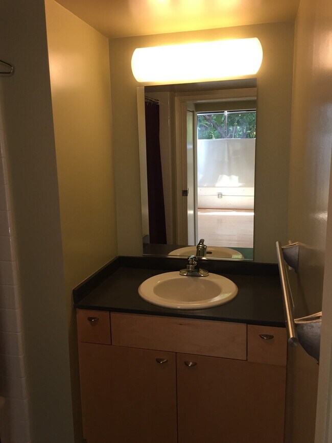 Building Photo - Highly sought after live/work space for le...