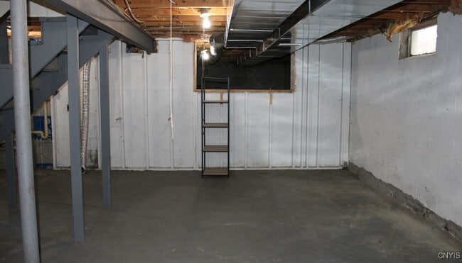 Building Photo - 7994 Northwood Dr