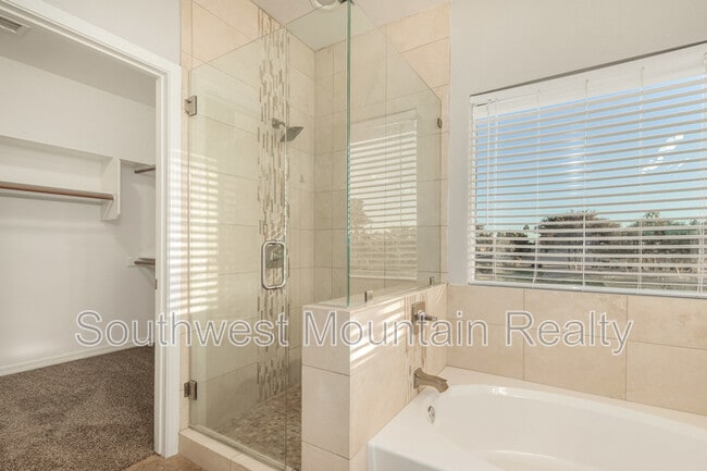 Building Photo - 1523 S Vine St