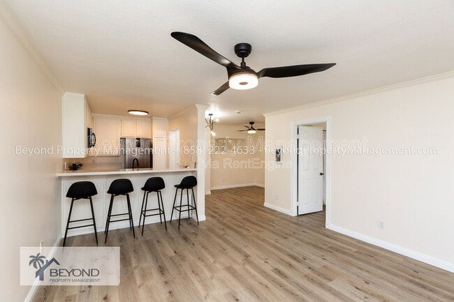 Building Photo - 6924 Hyde Park Dr