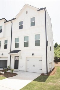Building Photo - Newly Constructed 4bd/3.5ba Minutes From A...
