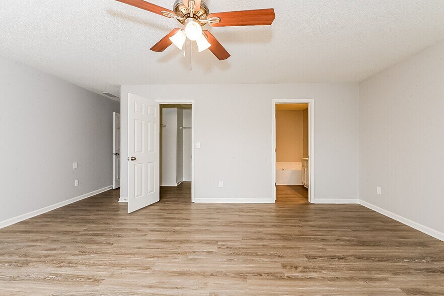 Building Photo - 1618 Thornwick Trace