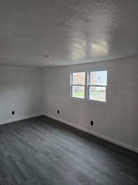 Living Room - 1508 Woodmont Ave