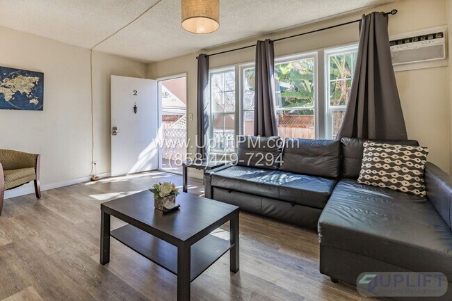 Building Photo - 4827 Castle Ave