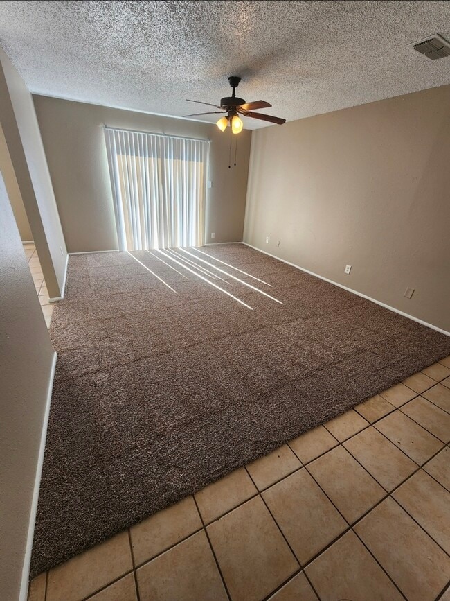 Building Photo - 3 bed 2 bath home