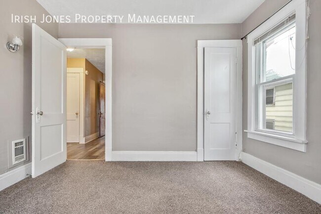 Building Photo - 38 Rugby Rd