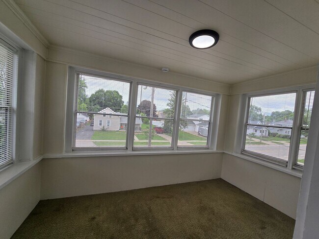 Building Photo - 1109 Dousman St