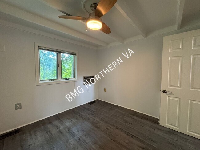 Building Photo - 8221 Barron St