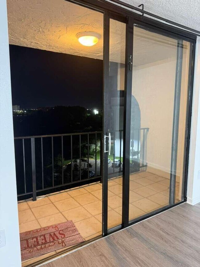 Building Photo - 9682 Fontainebleau Blvd