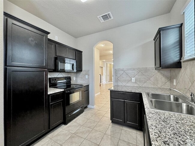 Building Photo - 407 Katmai Cir