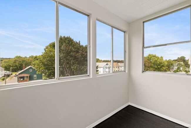 Building Photo - 279 Linwood St
