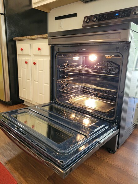 Brand New Electric Stove - 4575 W 80th Street Cir