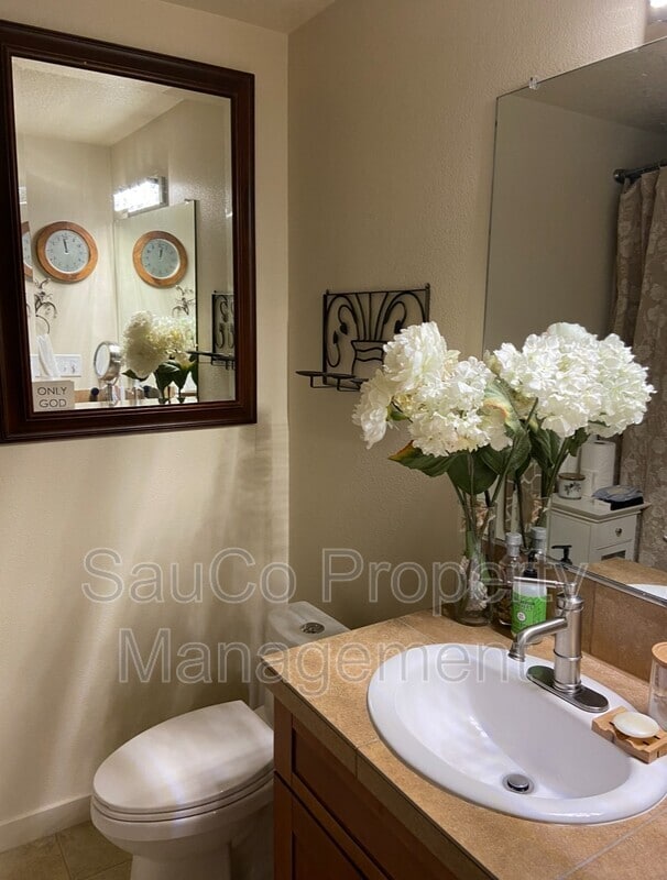 Building Photo - 8078 NE Miriam Way