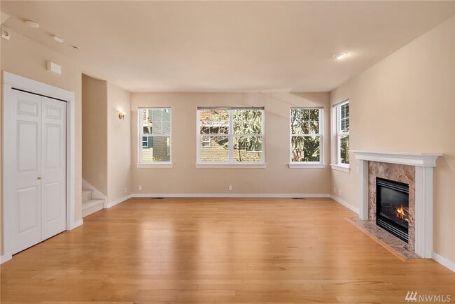 Building Photo - 920 17th Ave