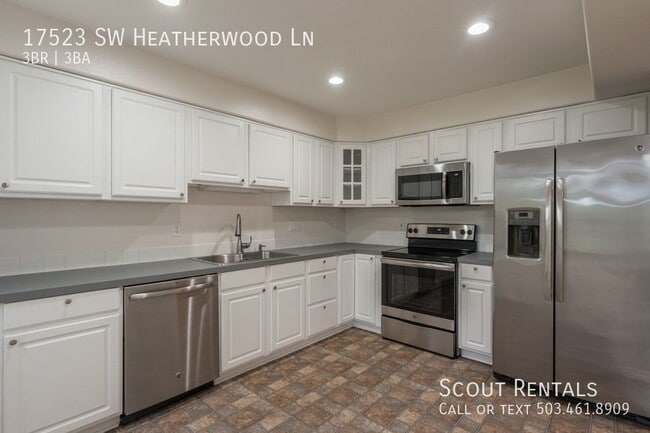 Building Photo - Spacious Sherwood Townhouse!