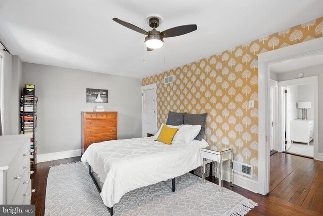 Building Photo - 404 S Jackson St