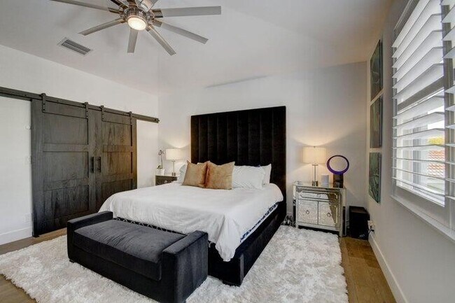 Building Photo - Sand Hills Circle, Lake Worth, FL 33463 - 4 BR 3 BA condo